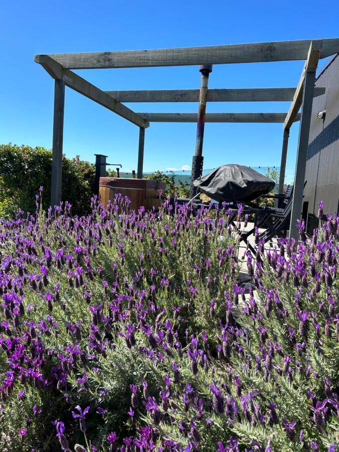 The Shed With A View Appartement Mahana Buitenkant foto