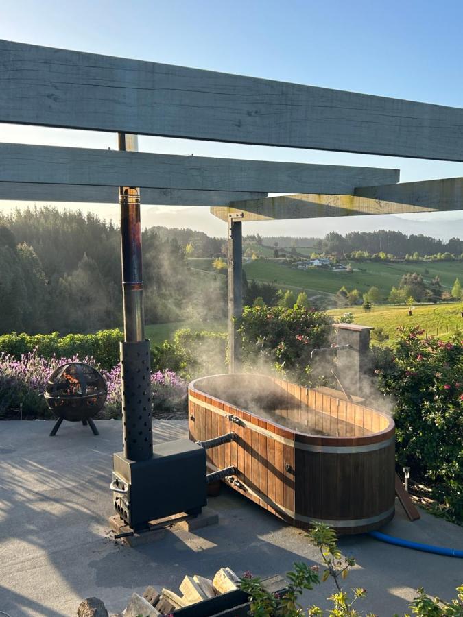 The Shed With A View Appartement Mahana Buitenkant foto