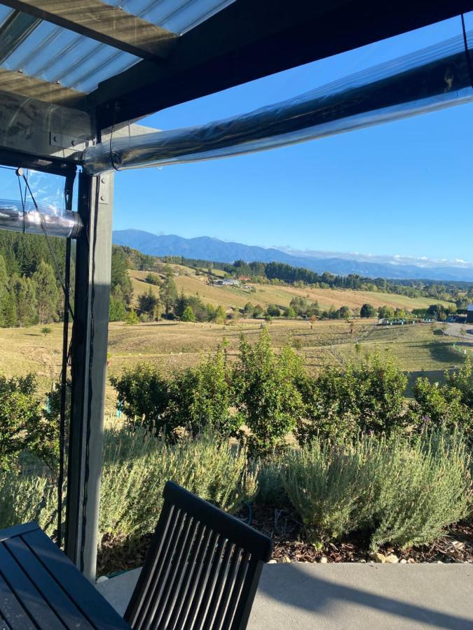 The Shed With A View Appartement Mahana Buitenkant foto