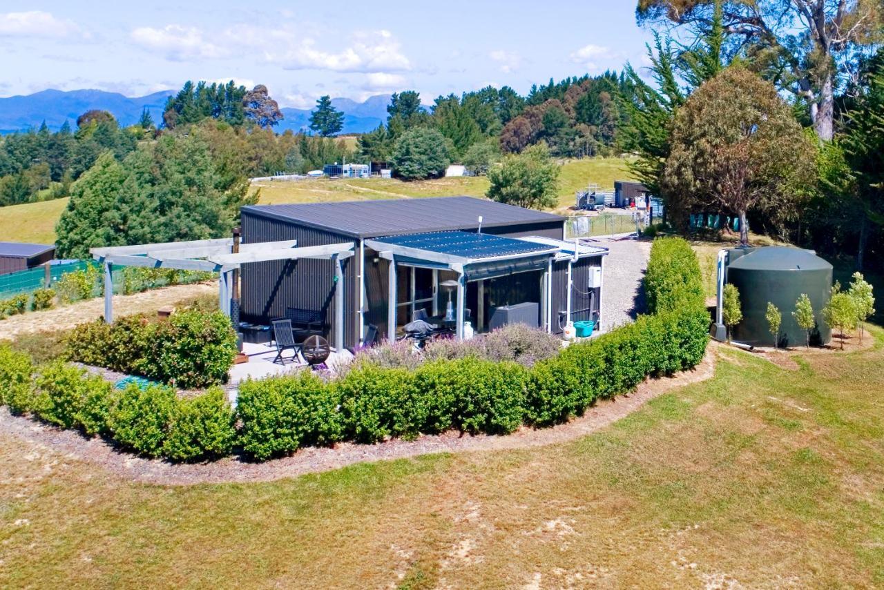The Shed With A View Appartement Mahana Buitenkant foto